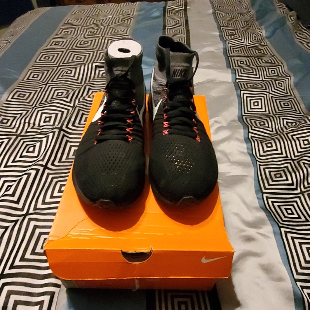 NIKE ZOOM ALL OUT FLYKNIT SIZE 12
